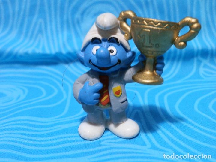 Figuras de goma y PVC: PITUFO CON COPA, PEYO SCHLEICH 2003 - Foto 1