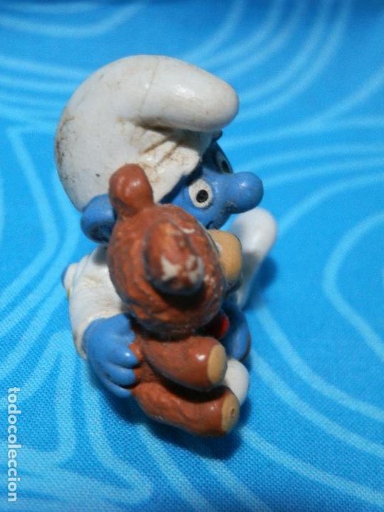 Figuras de goma y PVC: PITUFO BEB CON OSO, PEYO 1978 - Foto 3