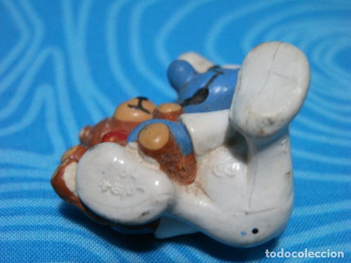 Figuras de goma y PVC: PITUFO BEB CON OSO, PEYO 1978 - Foto 5