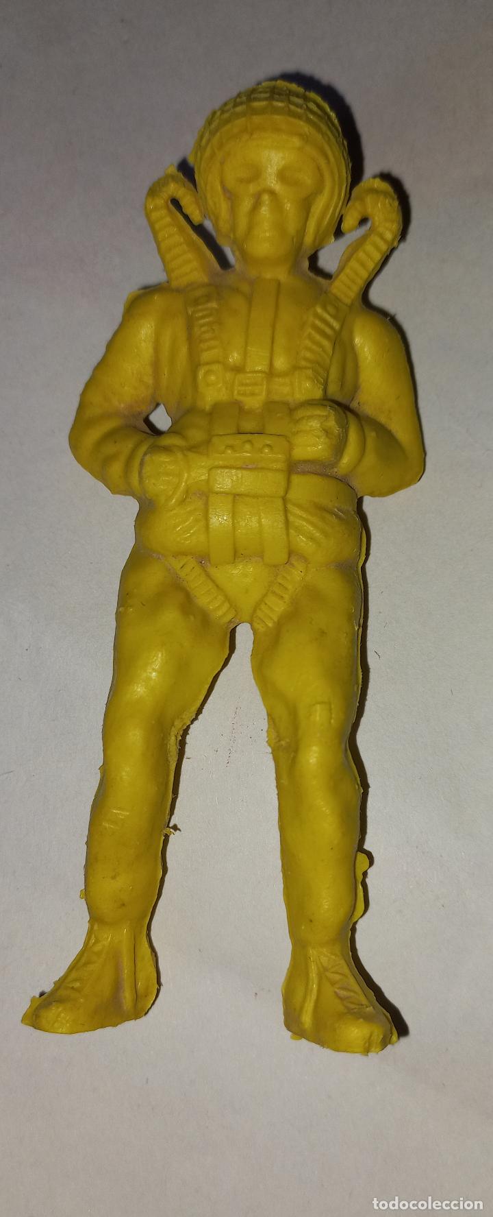 Figuras de goma y PVC: Figura paracaidista - Foto 1