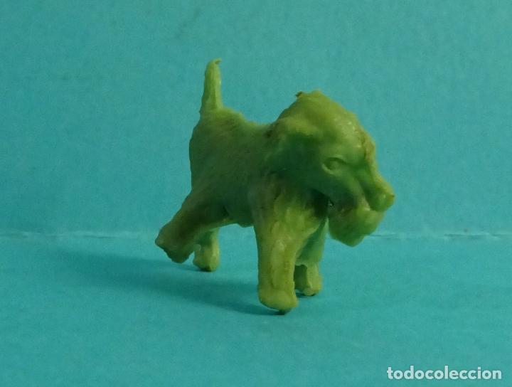 Figuras de goma y PVC: PERRO FOX TERRIER. FIGURA DE PL&Aacute;STICO. DUNKIN - Foto 2