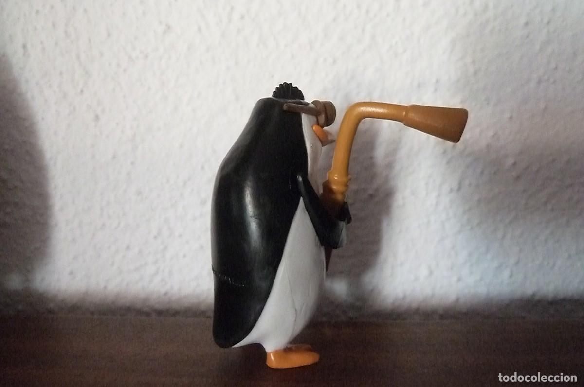 Figuras de goma y PVC: Pinguino Madagascar. 2010 - Foto 3