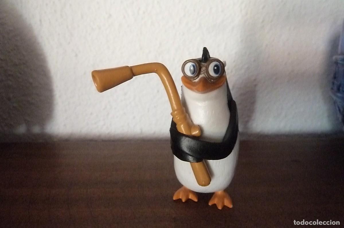Figuras de goma y PVC: Pinguino Madagascar. 2010 - Foto 4