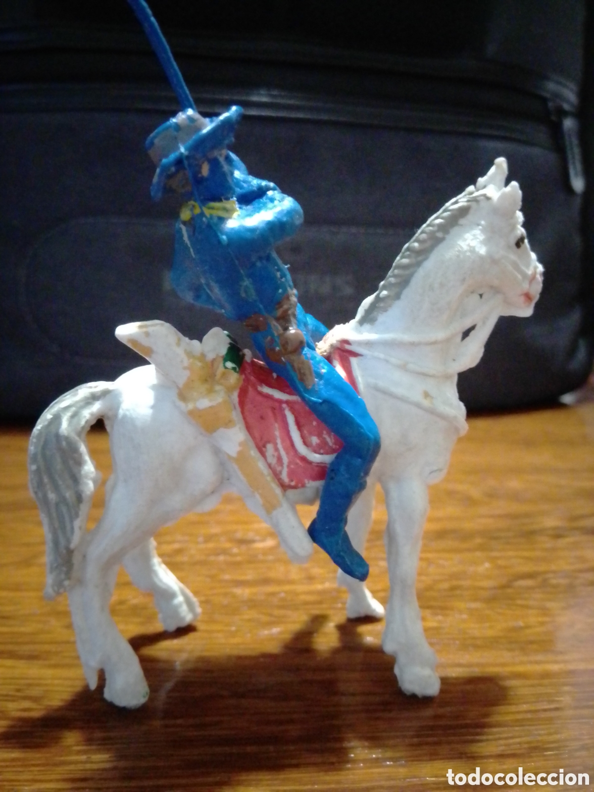 Figuras de goma y PVC: Soldado a caballo. Pech. A&ntilde;os 60. - Foto 2