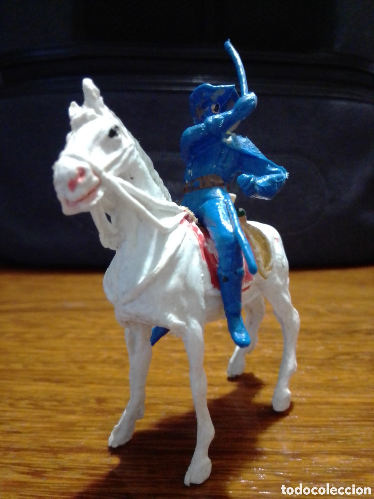 Figuras de goma y PVC: Soldado a caballo. Pech. A&ntilde;os 60. - Foto 1
