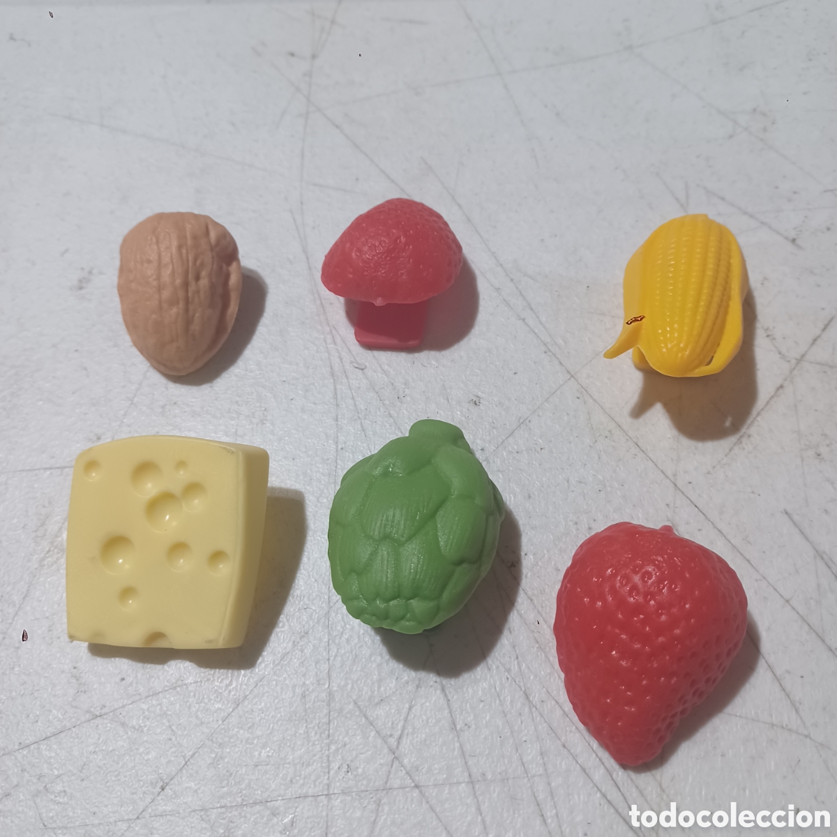Lote 6 frutas figuras pinzas publicidad Danone