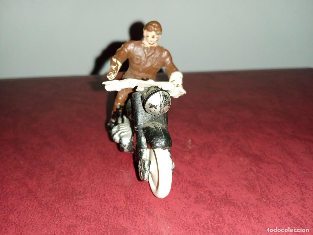 Figuras de goma y PVC: MOTORISTA de PL&Aacute;STICO. - Foto 4