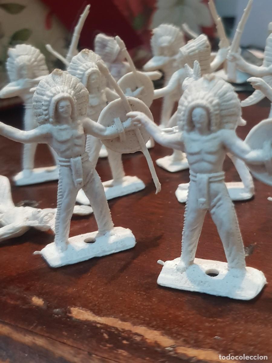 Figuras de goma y PVC: Lote 16 indios mini oeste comansi monocolor - Foto 5