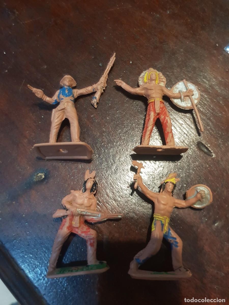 Figuras de goma y PVC: Lote de indios y vaquero mini oeste comansi - Foto 1