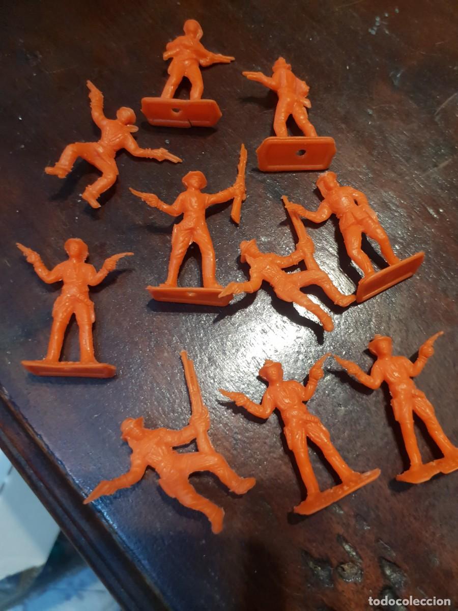 Figuras de goma y PVC: Lote de 10 vaqueros monocolor mini oeste comansi - Foto 1