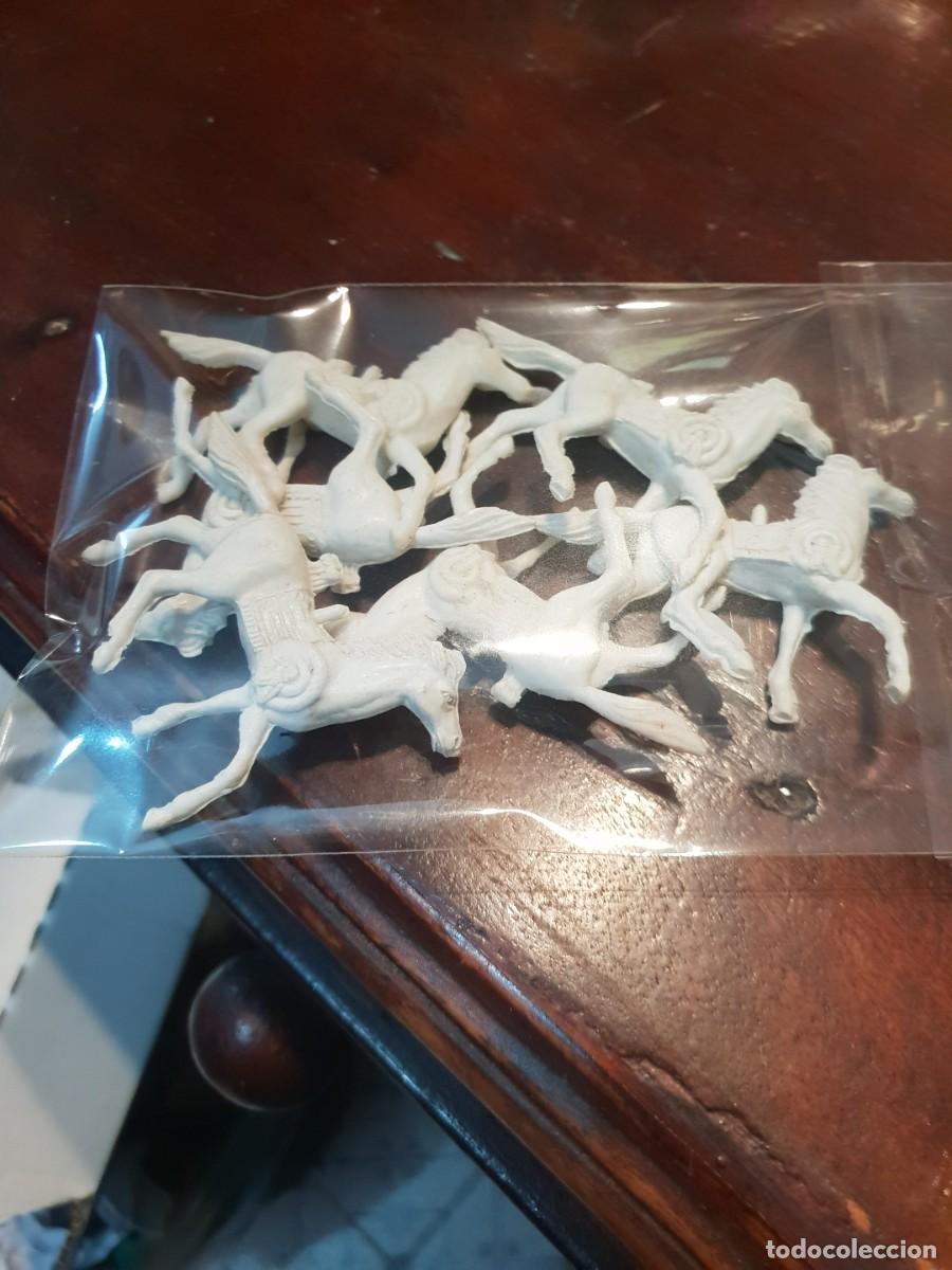 Figuras de goma y PVC: Lote 6 caballos pvc mini oeste? Indios - Foto 1
