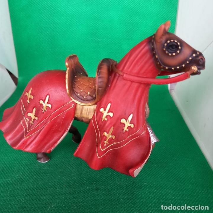Figuras de goma y PVC: Caballo Medieval Schleich 2003 flor de lis - Foto 1