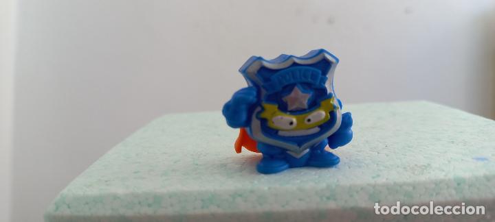 Figuras de Goma y PVC: Figura Superzings. SUPER ZINGS. POLICIA POLICE. Superthings SECRET SPIES. MBIT