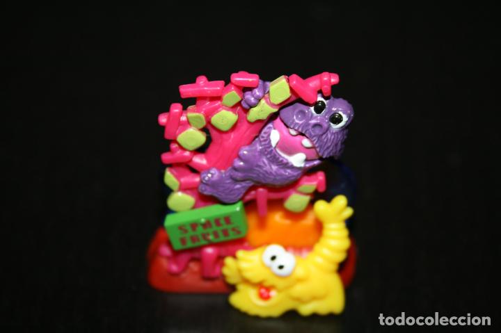 Kinder &Uuml;berraschung: Kinder Ferrero 234C puzzle pl&aacute;stico relieve 3D Tinas und Toms galaxia 1 fig sin BPZ