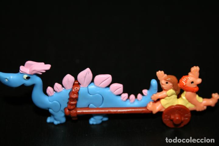 Kinder &Uuml;berraschung: Kinder Ferrero 331A puzzle pl&aacute;stico relieve 3D vida en la prehistoria 1 fig. sin BPZ