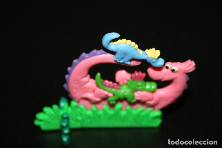 Kinder &Uuml;berraschung: Kinder Ferrero 331E puzzle pl&aacute;stico relieve 3D vida en la prehistoria 1 fig. sin BPZ