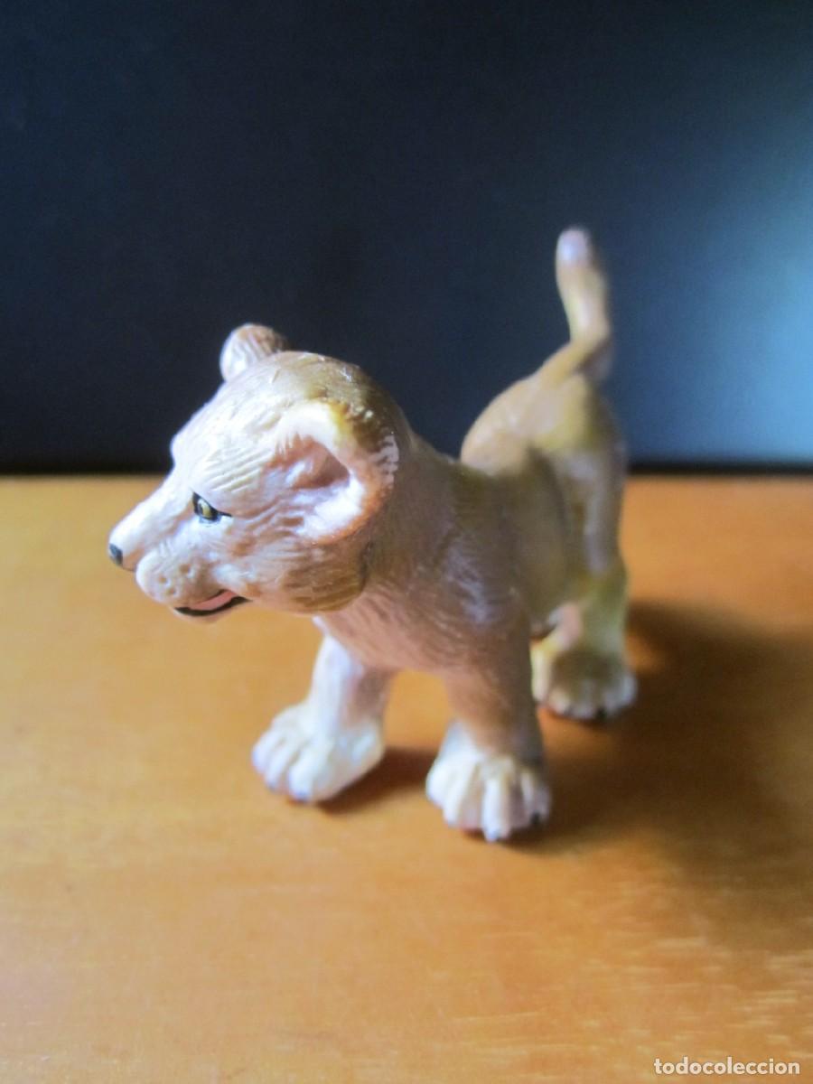 Figuras de goma y PVC: Cachorro de Le&oacute;n (Schleich) - Foto 2