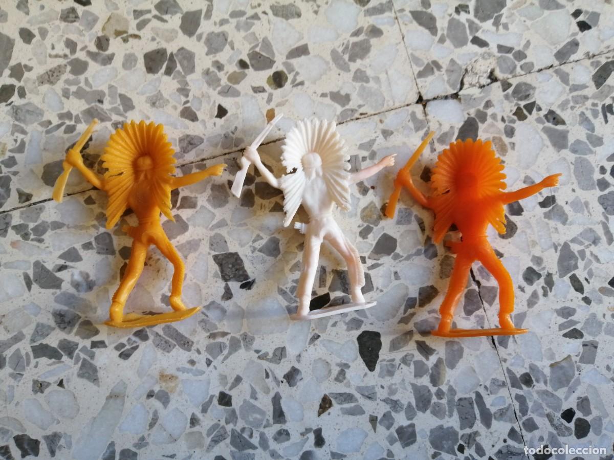 Figuras de goma y PVC: 3 INDIOS MONOCOLOR COMANSI, A&Ntilde;OS 70-80 - Foto 2