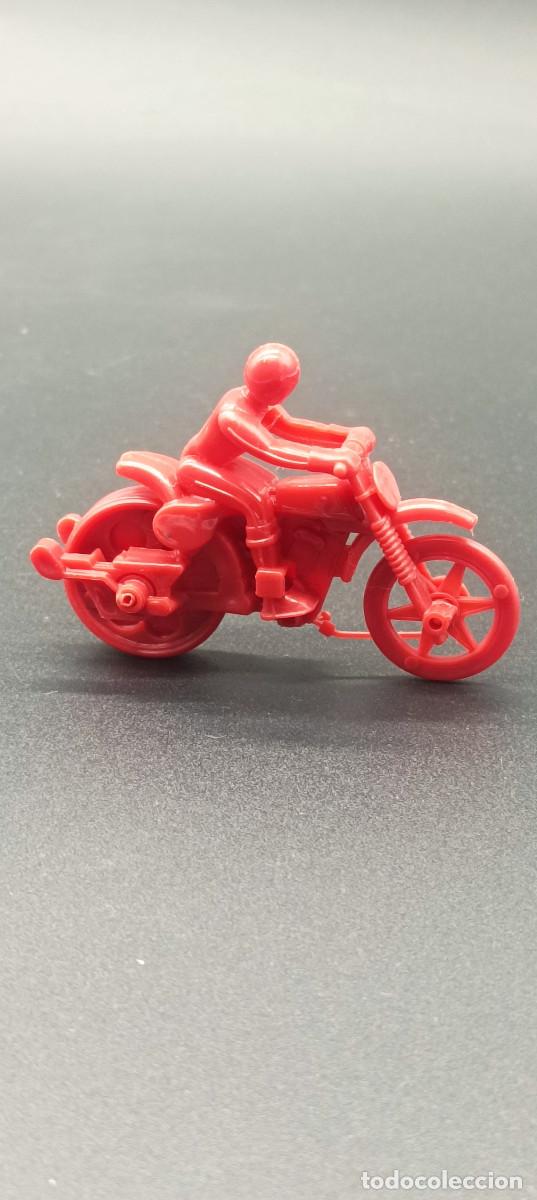 Figuras de goma y PVC: MOTO DE PLATICO - Foto 1