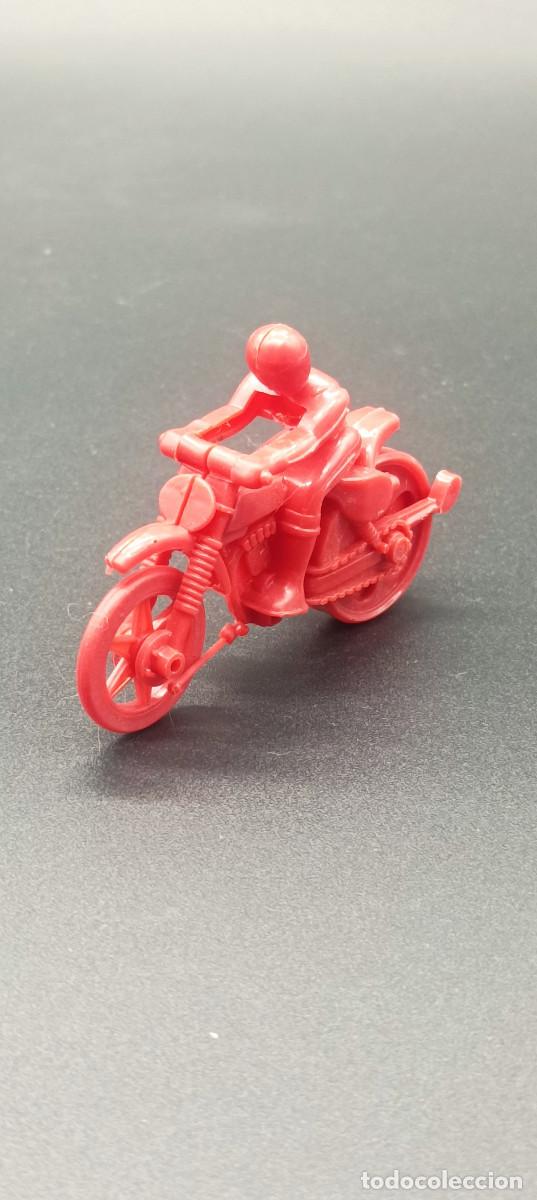 Figuras de goma y PVC: MOTO DE PLATICO - Foto 2