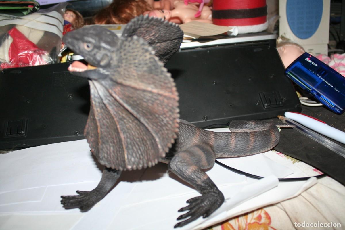 Figuras de goma y PVC: mu&ntilde;eco dinosaurio 2005 lizard - Foto 1