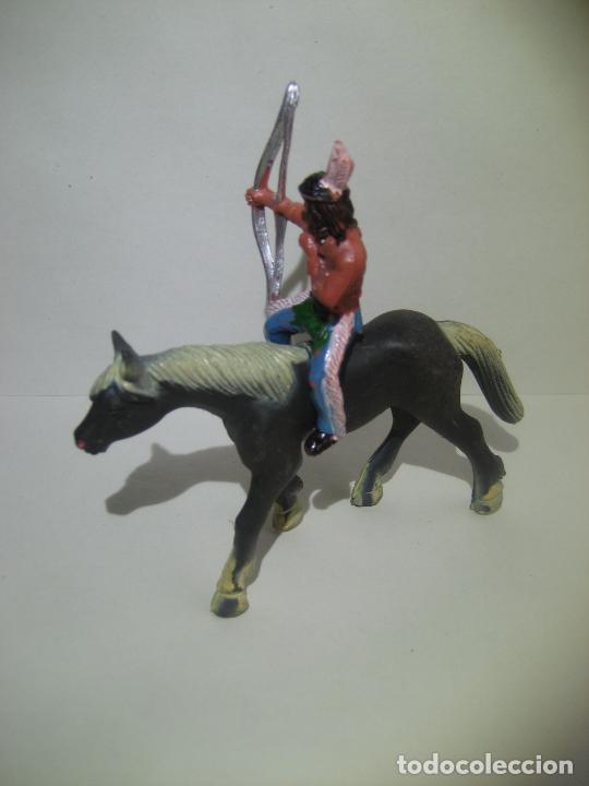 Figuras de goma y PVC: Indio con arco a caballo sin identificar. 6 cms. - Foto 2
