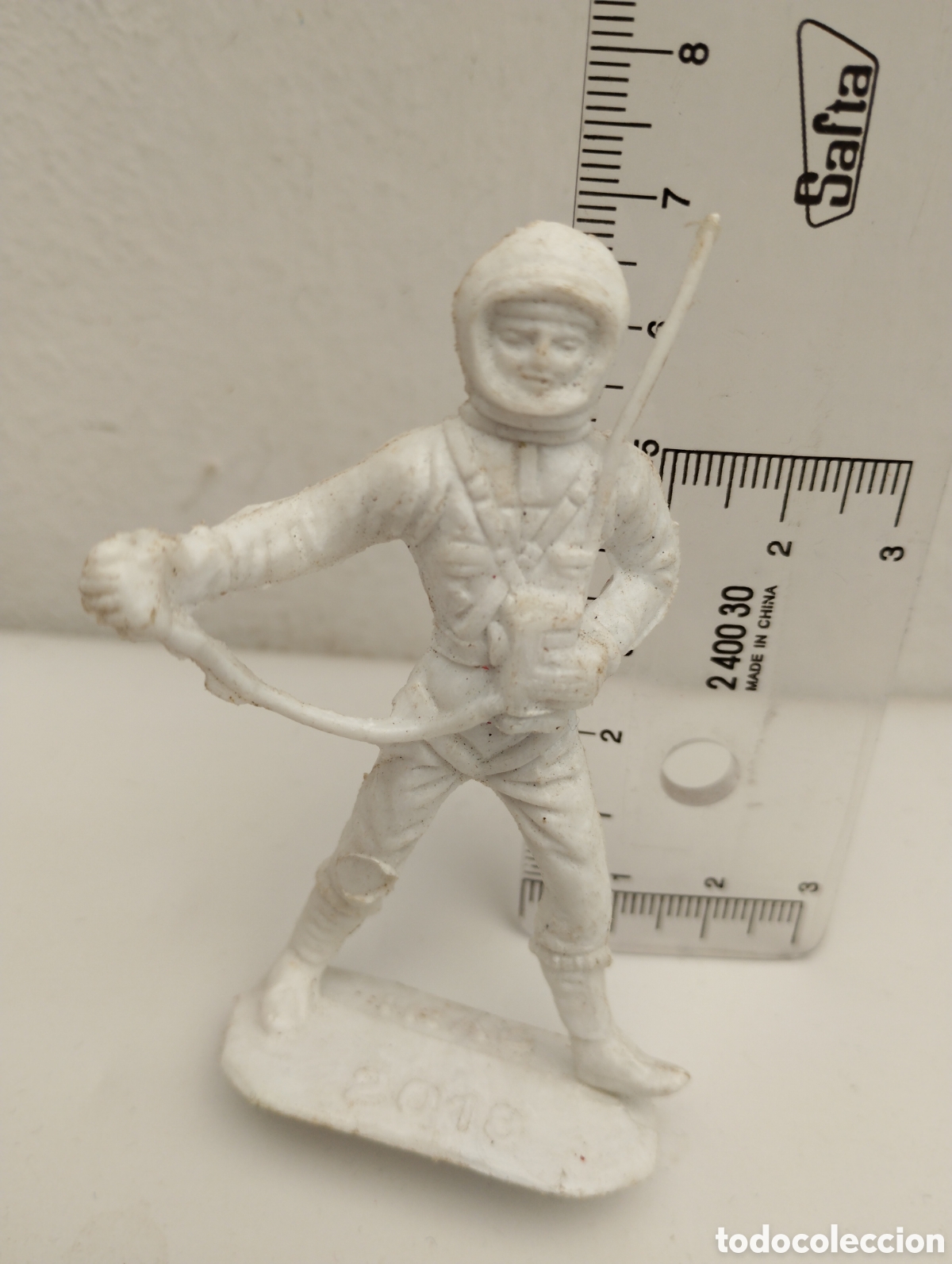 Figuras de goma y PVC: Astronauta comansi ovni 2018 - Foto 1