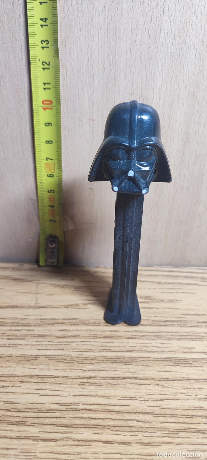 Figuras de goma y PVC dispensador PEZ: STAR WARS: DARTH VADER PEZ - Foto 1