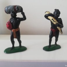 Figuras de Goma y PVC: 2 PORTEADORES KAKUANA EN GOMA, SERIE NEGROS Y SAFARI DE PECH HERMANOS. Lote 396830709