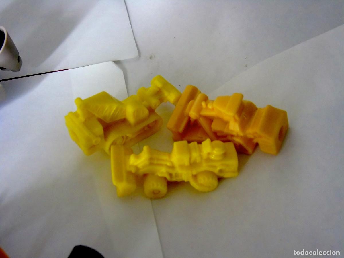 Figurines en Caoutchouc et PVC: TRES MINI ESCAVADORAS