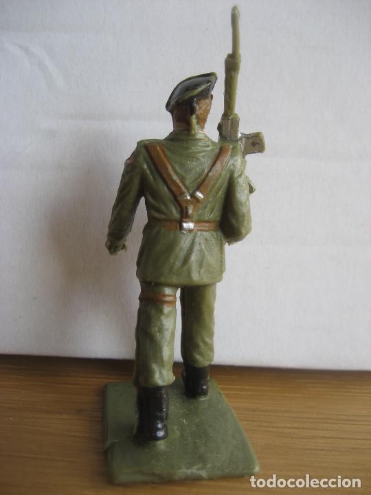 Figuras de goma y PVC: Soldado desfilando , Ejercito de Tierra - Foto 2