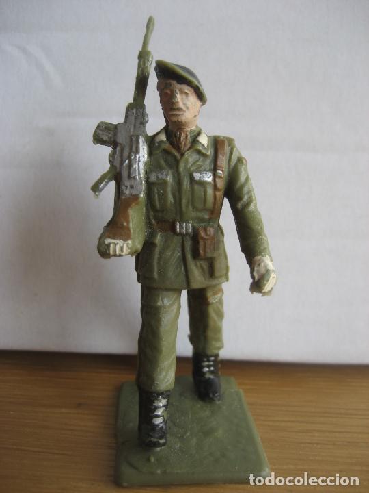 Figuras de goma y PVC: Soldado desfilando , Ejercito de Tierra - Foto 1