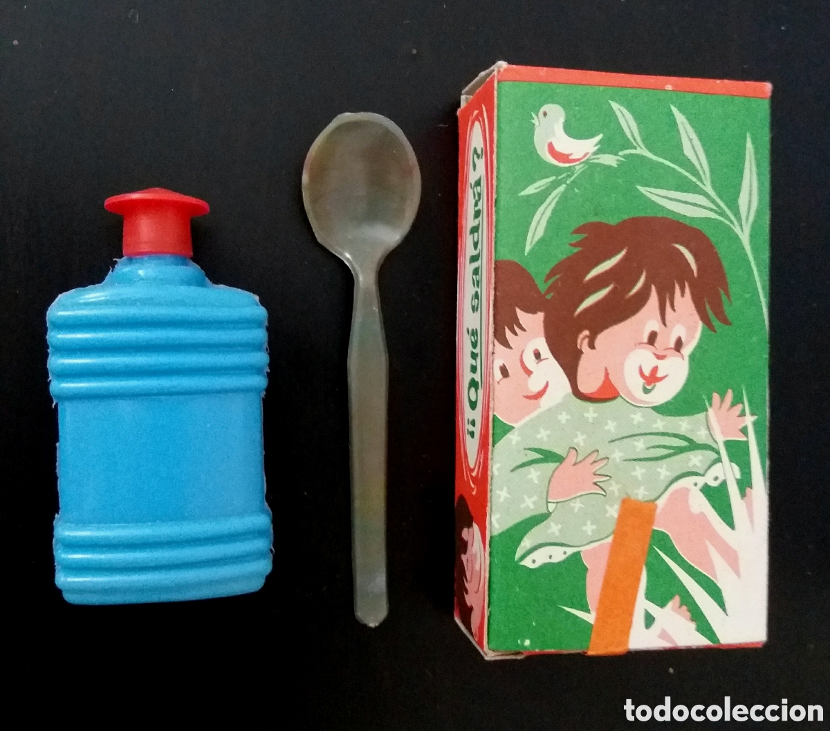 Figuras de goma y PVC: CAJITA SORPRESA LA ILUSI&Oacute;N a&ntilde;os 70/80 con botella y cuchara pl&aacute;stico NUEVA kiosco caja colecci&oacute;n