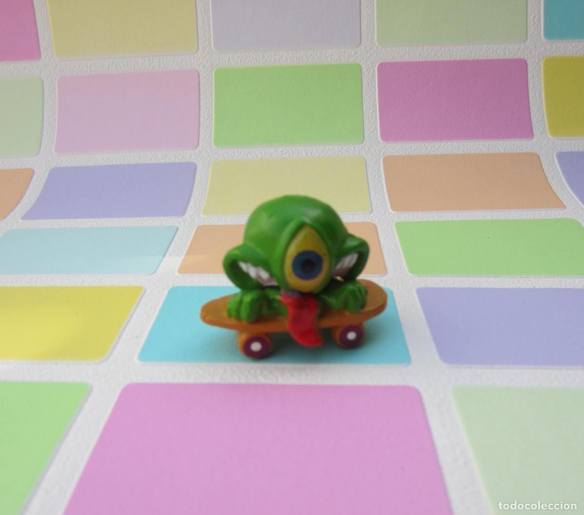 Figuras de goma y PVC: FIGURA KINDER - Foto 1