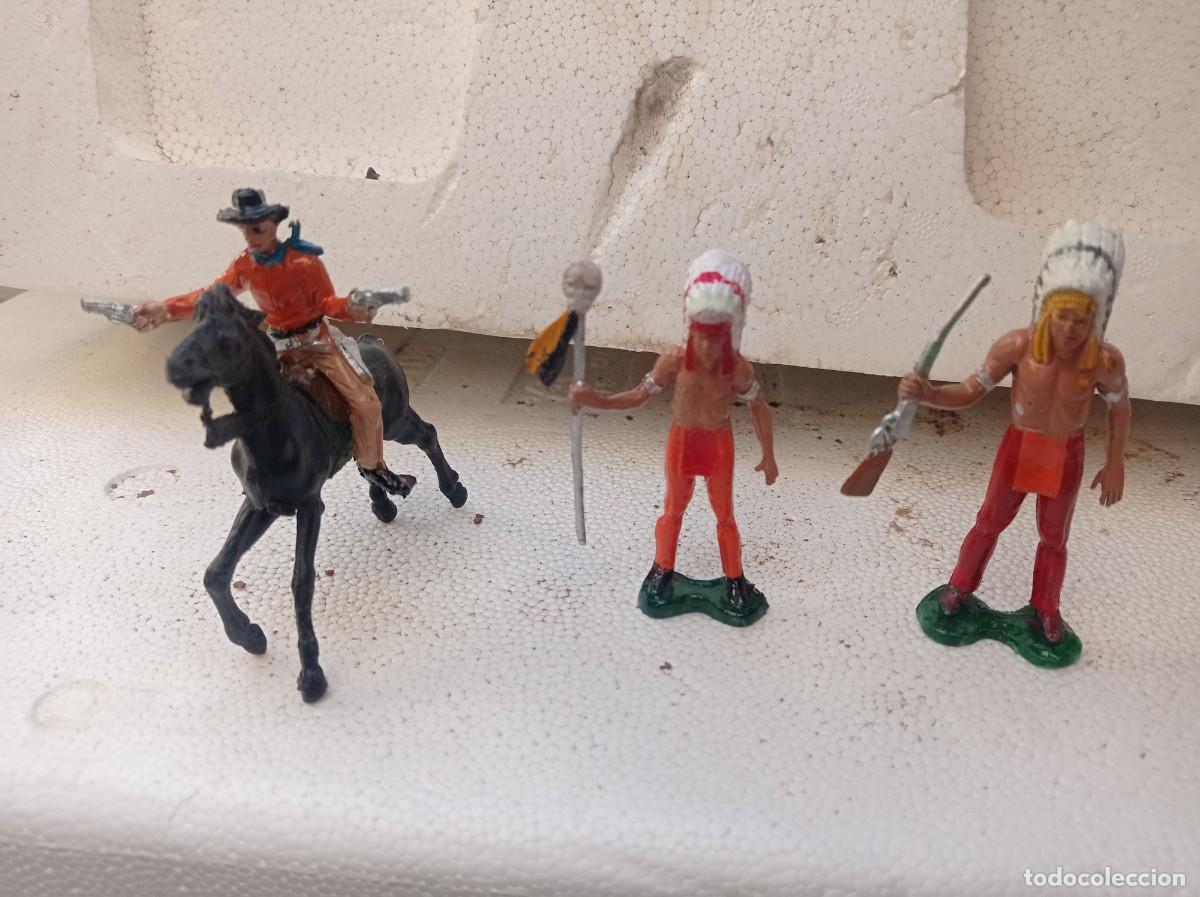 Figuras de goma y PVC: Vaquero y indios de comansi - Foto 1