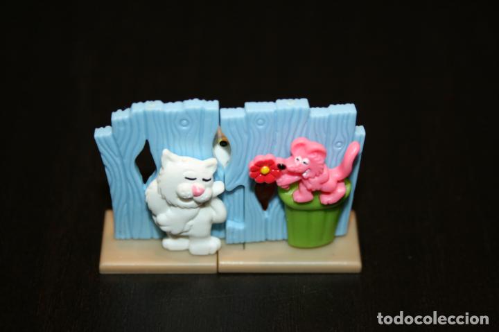 Kinder Figures: Kinder Ferrero 339A puzzle pl&aacute;stico relieve 3D animales espiando y bromeando 1 fig. sin BPZ