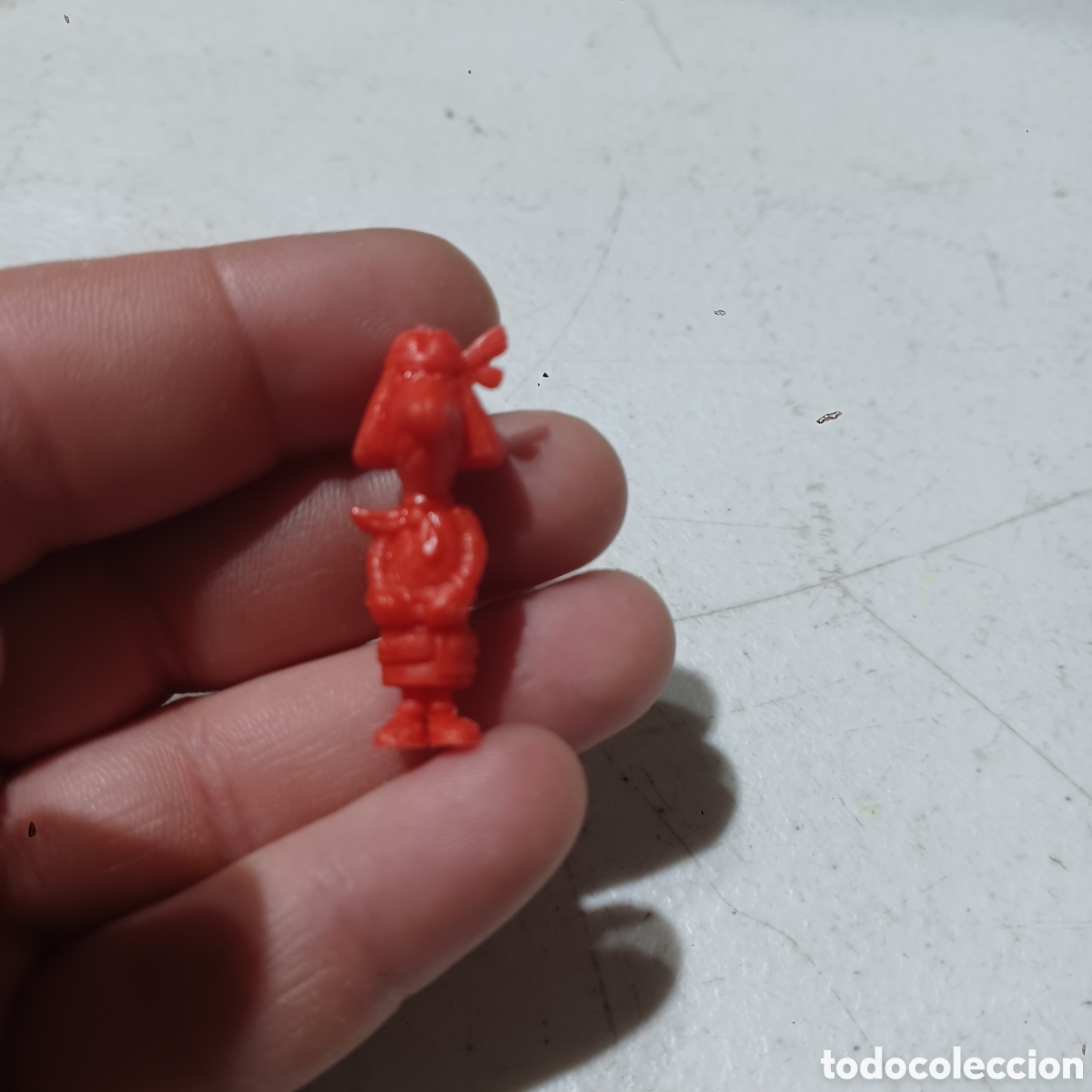 Figuras de goma y PVC: Dunkin Indio Lucky Luke Rojo - Foto 1