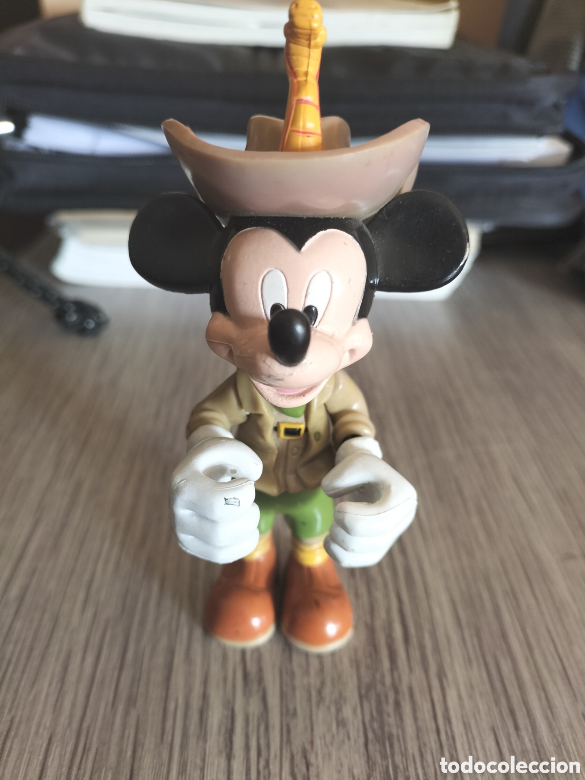 Figuras de goma y PVC: Mickey Mouse explorador 12 cms - Foto 2