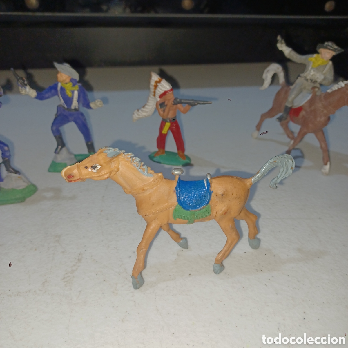 Figuras de goma y PVC: Lote vaqueros e indios Pech Jecsan o similar - Foto 3