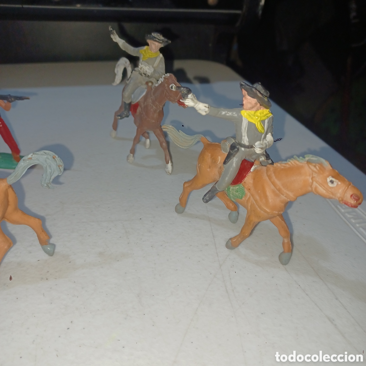Figuras de goma y PVC: Lote vaqueros e indios Pech Jecsan o similar - Foto 4