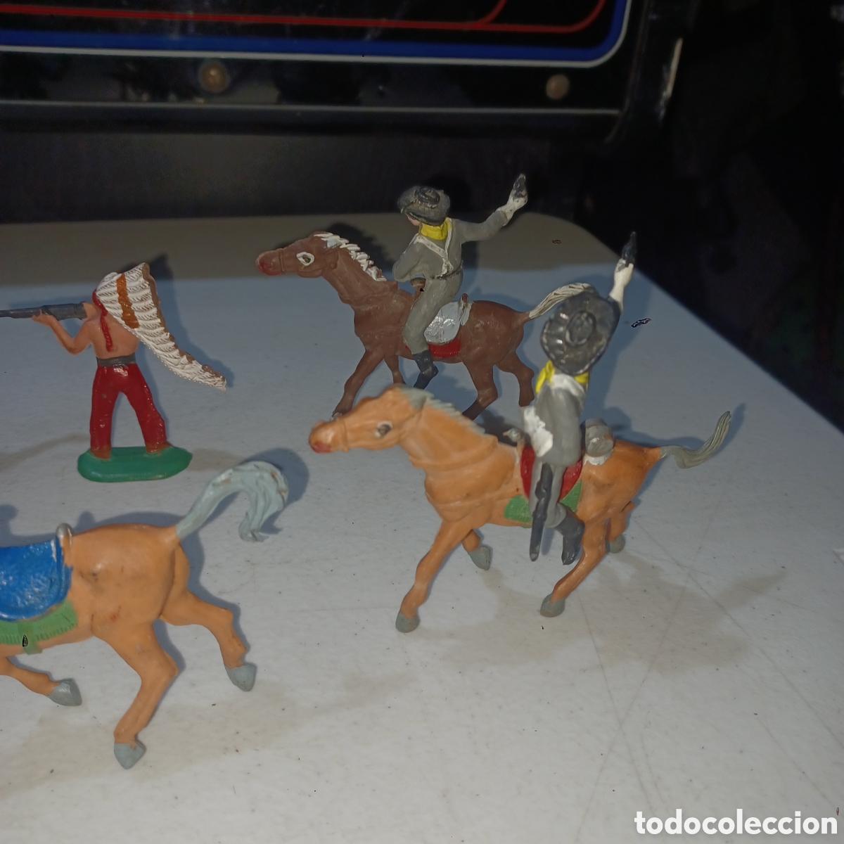 Figuras de goma y PVC: Lote vaqueros e indios Pech Jecsan o similar - Foto 8