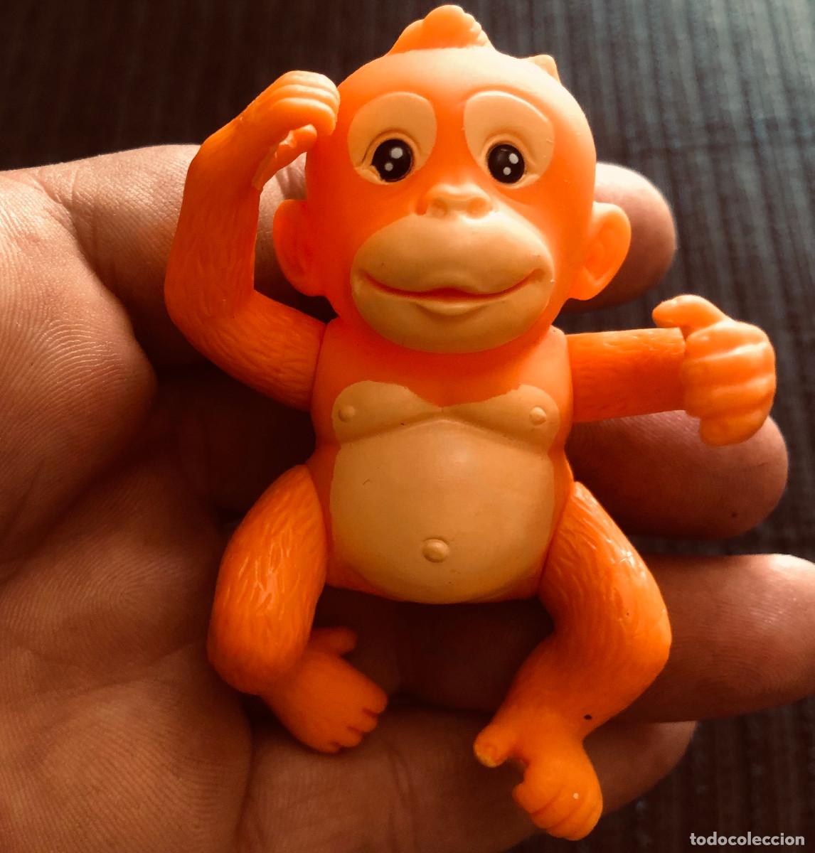 Figuras de Goma y PVC: Mono divertido. Mu&ntilde;eco infantil de PVC. Con brazos y piernas m&oacute;viles. 8 cm de altura. Buen estado.