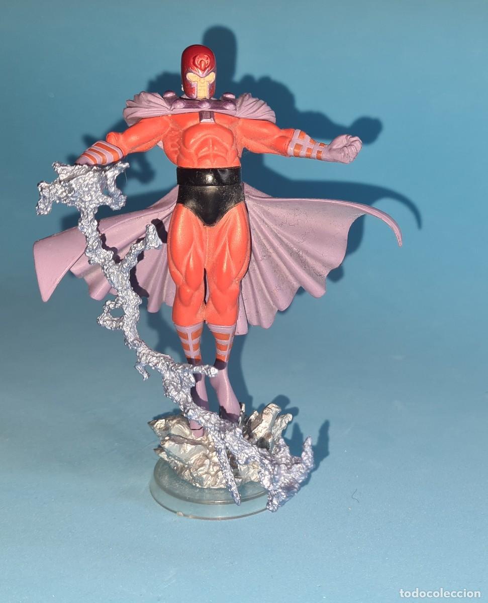 Figuras de goma y PVC: Magneto - figura PVC - Foto 1