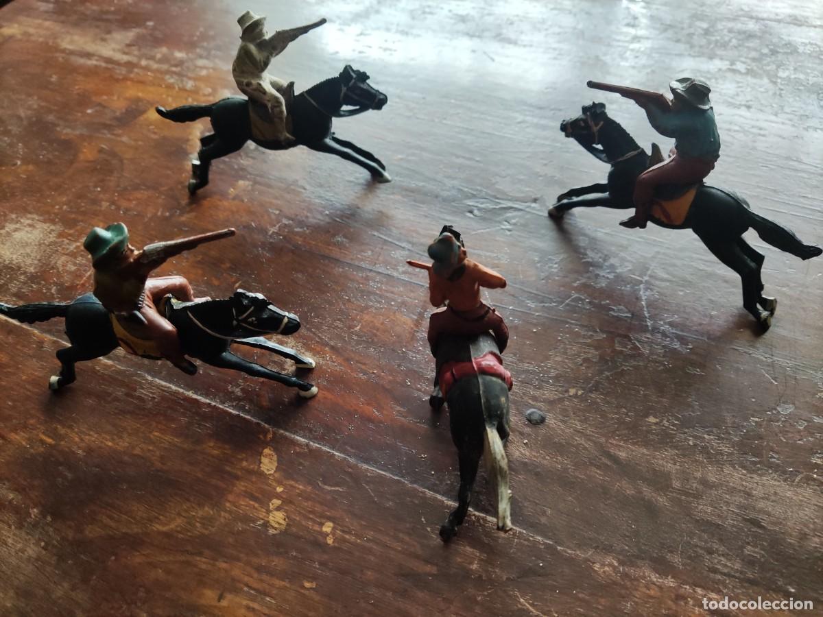 Figuras de goma y PVC: CUATRO VAQUEROS CON SUS CABALLOS DE REAMSA - Foto 1