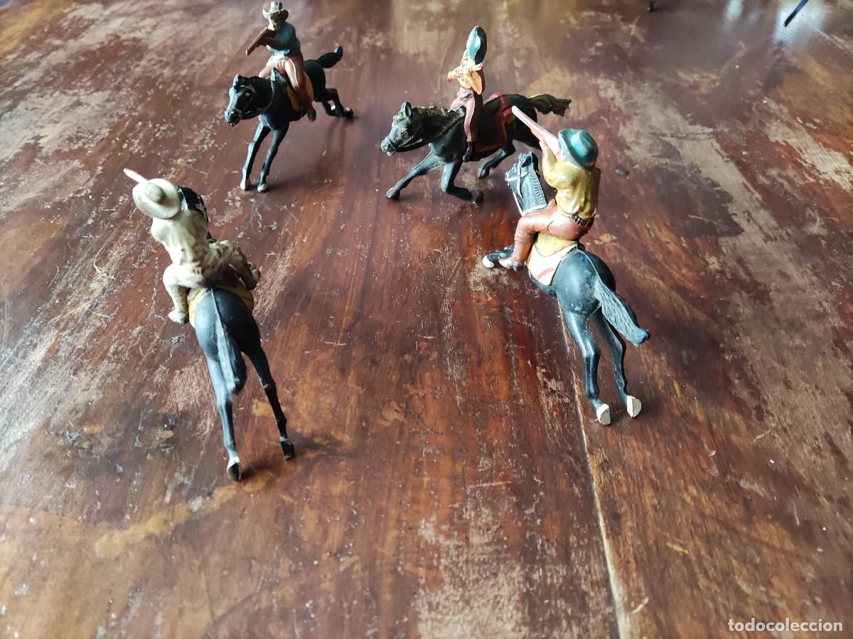 Figuras de goma y PVC: CUATRO VAQUEROS CON SUS CABALLOS DE REAMSA - Foto 3