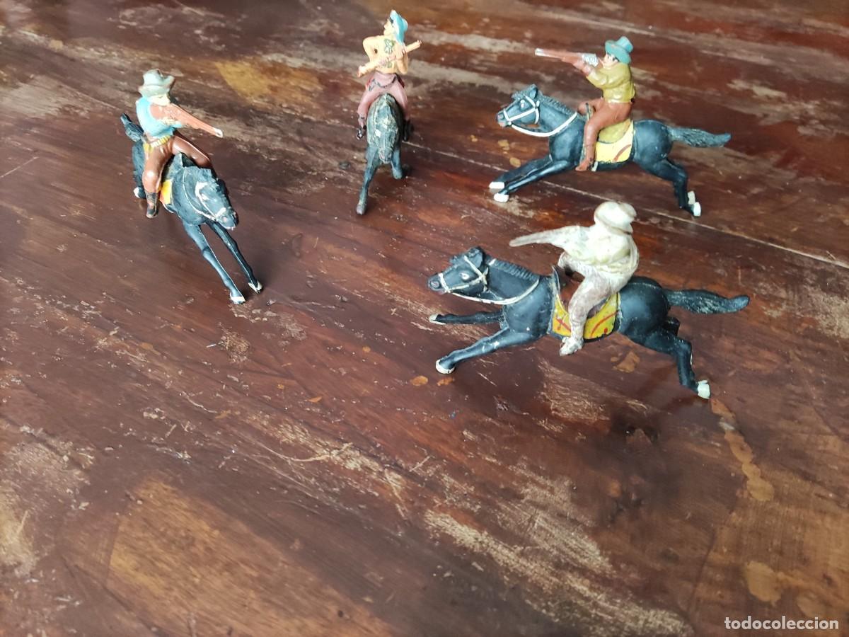 Figuras de goma y PVC: CUATRO VAQUEROS CON SUS CABALLOS DE REAMSA - Foto 4