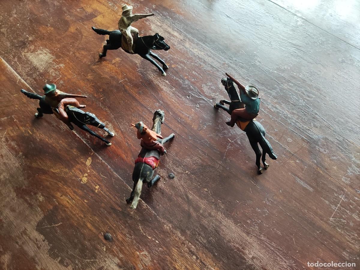 Figuras de goma y PVC: CUATRO VAQUEROS CON SUS CABALLOS DE REAMSA - Foto 6