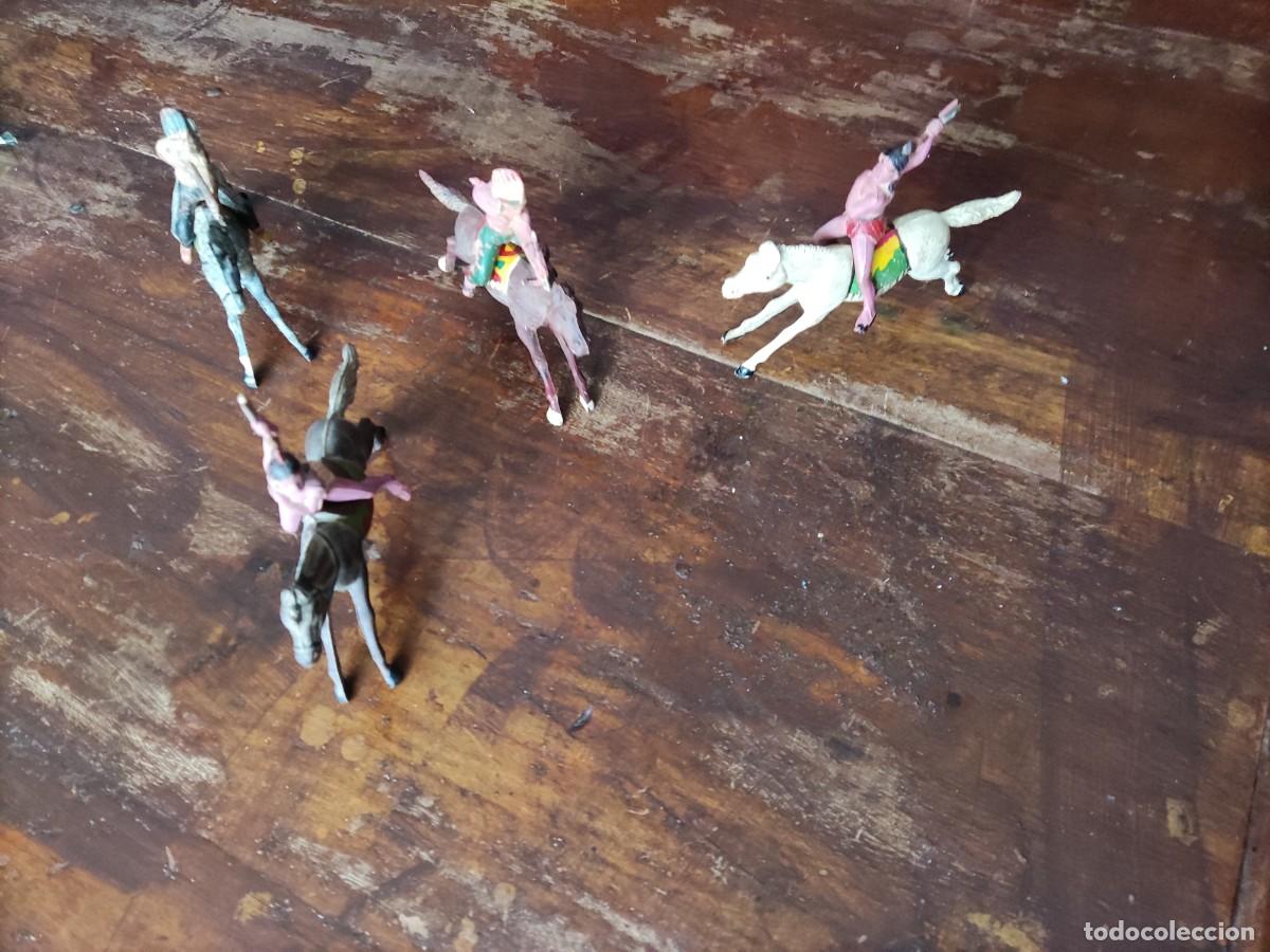 Figuras de goma y PVC: CUATRO INDIOS A CABALLO DE REAMSA - Foto 2
