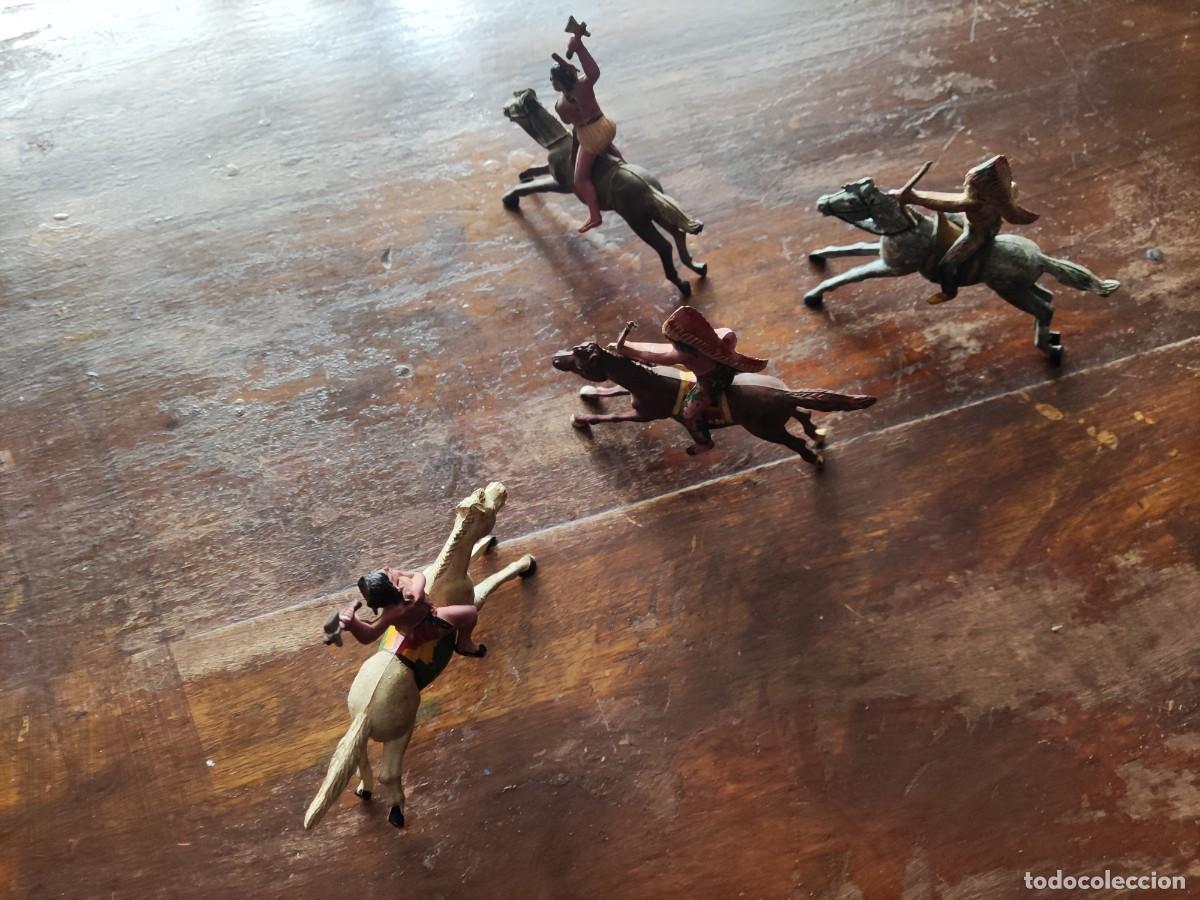Figuras de goma y PVC: CUATRO INDIOS A CABALLO DE REAMSA - Foto 5