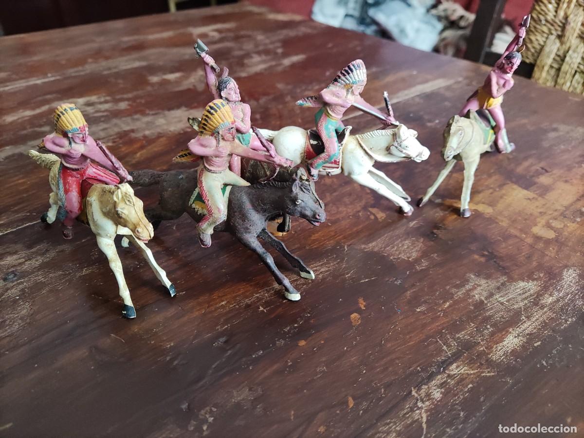 Figuras de goma y PVC: CINCO INDIOS A CABALLO DE REAMSA - Foto 1